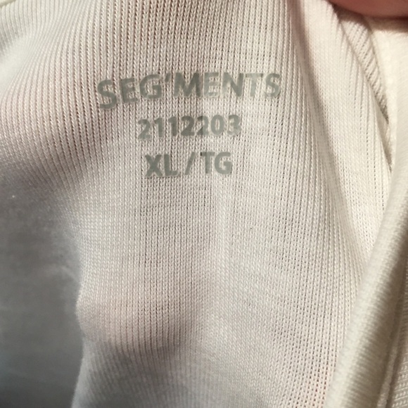 Elegant Cream Sleeveless Top - Picture 3 of 3